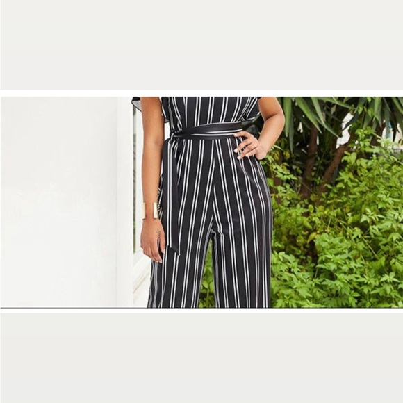 Short sleeved jumpsuit - Picture 3 of 10